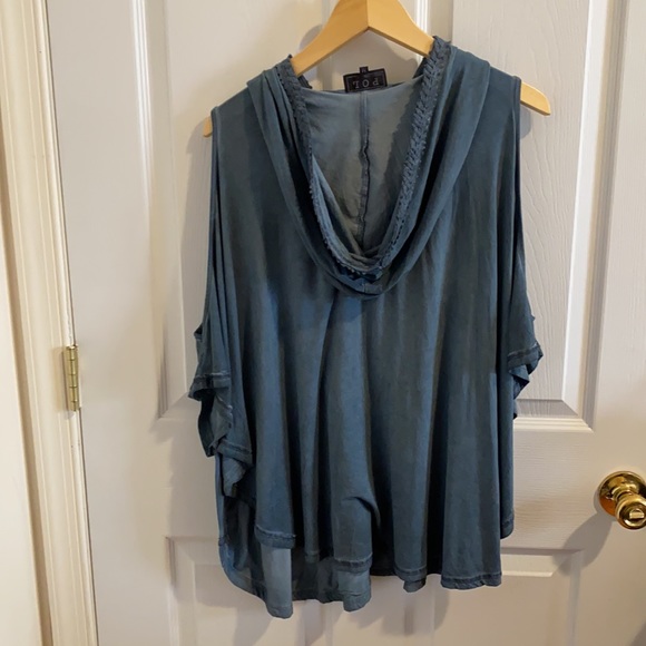 POL FADED BLUE WASH COLD SHOULDER TUNIC SIZE MEDIUM - Picture 3 of 8